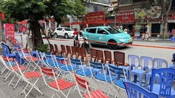 Công an Hà Nội dẹp bỏ tình trạng bán ghế giữ chỗ xem diễu binh, diễu hành A80