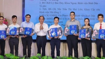 Bác sĩ trẻ "vượt sóng" đến nơi xa nhất TPHCM