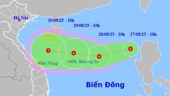 Áp thấp nhiệt đới trên Biển Đông đang hướng về phía Tây