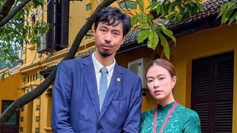 Hoàng Thùy Linh cùng Đen Vâu và nhiều nghệ sĩ viếng lăng Bác
