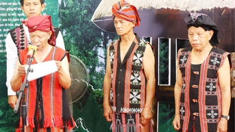 ពិធីដ៏ពិសិដ្ឋនៃការយកនាមត្រកូលរបស់ពូ