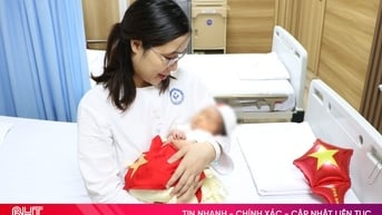 Bé gái chào đời từ phôi thai đông lạnh hơn một thập kỷ