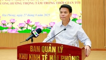 Đồng chí Lê Ngọc Châu làm việc với Ban quản lý Khu kinh tế Hải Phòng