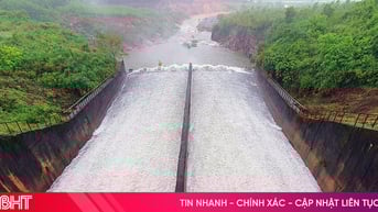 Hồ Kẻ Gỗ đang xả tràn 50 m3/giây