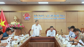 Tăng cường bảo vệ nền tảng tư tưởng của Đảng trong giai đoạn mới