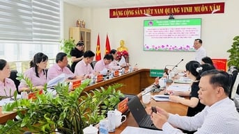 Họp về quy chế quản lý và sử dụng vốn ngân sách địa phương ủy thác cho vay hộ nghèo