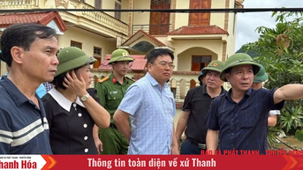 Trưởng Ban Quản lý KKT Nghi Sơn và các KCN kiểm tra công tác khắc phục hậu quả bão số 5 tại xã Cẩm Tú