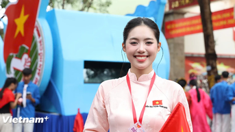 Các diễn viên, người đẹp chia sẻ niềm tự hào trước buổi sơ duyệt A80