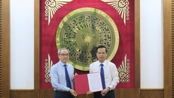 Trao Quyết định nghỉ hưu trước tuổi cho Phó Cục trưởng Cục Thông tin cơ sở và Thông tin đối ngoại