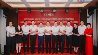 Cục Thương mại TP Phòng Thành Cảng (Trung Quốc) chúc mừng BQL Cửa khẩu tỉnh Quảng Ninh nhân kỷ niệm 80 năm Quốc khánh