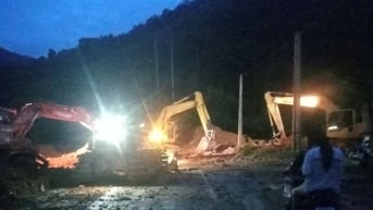 Xuyên đêm khẩn trương khắc phục sạt lở Quốc lộ 16 sau bão số 5