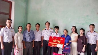 Lữ đoàn 172 nhận đỡ đầu 2 học sinh ở xã Núi Thành