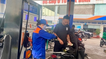 Năm mặt hàng xăng, dầu tăng giá bán lẻ