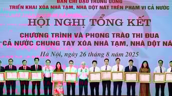 HDBank nhận Bằng khen của Thủ tướng nhờ đóng góp trong chương trình xóa nhà tạm, dột nát