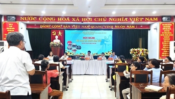Thanh Khe Ward សន្ទនាជាមួយគ្រួសារក្រីក្រ