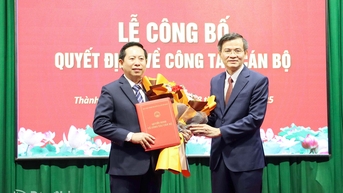 សាស្ត្រាចារ្យរង លោកបណ្ឌិត Nguyen Tan Vinh ត្រូវបានតែងតាំងជានាយកសាលានយោបាយភូមិភាគ II។