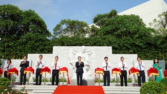 Đà Nẵng khánh thành Tượng Bác Hồ trong khuôn viên Thư viện Khoa học Tổng hợp