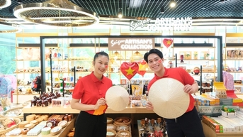 អំណោយពិសេសសម្រាប់អ្នកដំណើរឈ្មោះ Quoc, Khanh, Tu, Hao, Viet, Nam ក្នុងឱកាសទិវាបុណ្យជាតិ 2 កញ្ញា