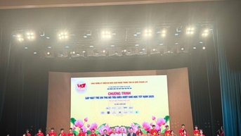 Gặp mặt trẻ em Thủ đô tiêu biểu vượt khó học tốt