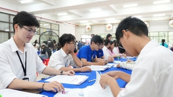 ការហៅទូរស័ព្ទរបស់សាកលវិទ្យាល័យជាមួយនឹងការចូលរៀនបន្ថែមនៅឆ្នាំ 2025
