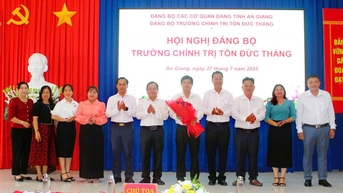 សាលានយោបាយ Ton Duc Thang៖ ការច្នៃប្រឌិតក្នុងការបណ្តុះបណ្តាល និងជំរុញទ្រឹស្តីនយោបាយ