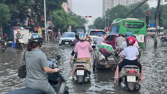 Miền Bắc hửng nắng, miền Nam mưa nhiều