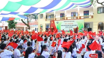 Học sinh toàn tỉnh nô nức tựu trường