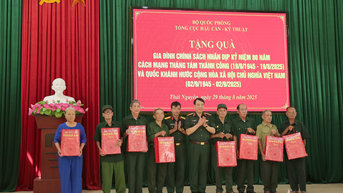អគ្គនាយកដ្ឋានភស្តុភារ និងវិស្វកម្ម ប្រគល់អំណោយដល់គ្រួសារគោលនយោបាយនៅឃុំ Binh Yen ខេត្ត Thai Nguyen