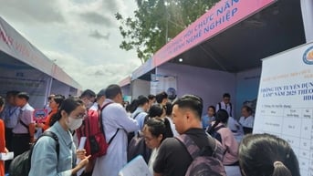 TPHCM: Ưu đãi cho bác sĩ "bỏ phố về quê", nhiều trung tâm y tế vẫn ế