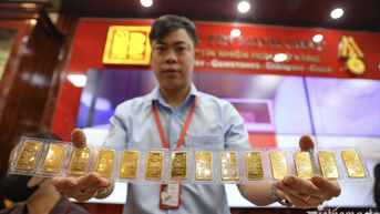 Bỏ độc quyền, bao lâu hết cảnh giá vàng trong nước cao hơn thế giới 17 triệu/lượng?