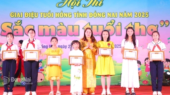 ប្រគល់រង្វាន់ចំនួន 60 នៅកម្មវិធីប្រលងចម្រៀងយុវជនខេត្ត Dong Nai