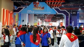 Hơn 10.000 người ghé thăm Triển lãm "80 năm Hành trình Độc lập - Tự do - Hạnh phúc" trong ngày khai mạc