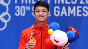 អ្នកប្រដាល់ការ៉ាតេ Nguyen Thanh Duy បានបញ្ចប់ការសិក្សាដោយកិត្តិយសពីសាកលវិទ្យាល័យសេដ្ឋកិច្ច។