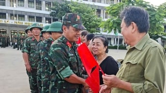 Xúc động ngày chia tay bộ đội cứu nạn ở xã Mường Xén,...