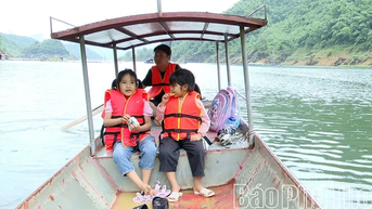 Tiền Phong – những khó khăn trước thềm năm học mới