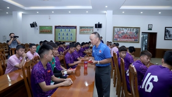 Lãnh đạo VFF gặp mặt, tặng quà cho các đội tuyển nhân dịp Quốc khánh 2.9