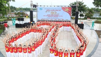 ដួង ណូយ សម្តែងសិល្បៈអបអរសាទរពិធីបុណ្យជាតិដ៏អស្ចារ្យ