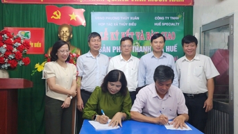 ចុះហត្ថលេខាលើកិច្ចព្រមព្រៀងនាំយកផលិតផលផ្លែទទឹម Thuy Bieu ទៅកាន់ផ្សារទំនើប