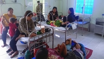 131 người nhập viện sau khi dùng thức ăn tại tiệc tân gia