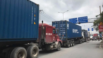 Lượng xe đông đúc trên các tuyến giao thông qua Đồng Nai