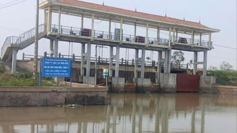 Chủ động tiêu hạ mực nước hệ thống ra sông, ứng phó bão số 6