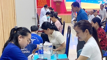 កម្មករ​ជិត​៣០០​នាក់​នៅ​សង្កាត់​អាន​ខេ បាន​ទទួល​ថ្នាំ​បង្ការ និង​ពិនិត្យ​សុខភាព​ដោយ​មិន​គិតថ្លៃ