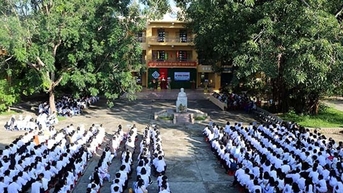 Thanh xuân dưới một mái trường
