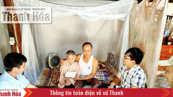 Xã Yên Phú bố trí cán bộ đến tận nhà trao quà Quốc khánh cho người già neo đơn, đối tượng chính sách