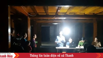 Làm việc cả đêm để bà con xã Mường Lý sớm được nhận quà Tết Độc lập