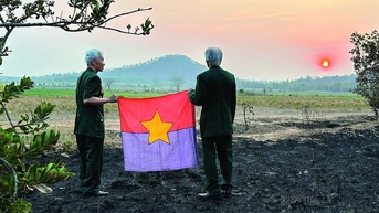 Hành trình trở về đặc biệt của lá cờ Mặt trận