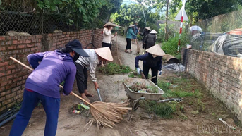 Xã Dương Quỳ ra quân vệ sinh môi trường nông thôn