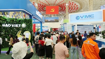 Gần 1,2 triệu lượt khách tham quan Triển lãm Thành tựu đất nước sau 3 ngày