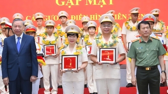 Giữ Tổ quốc bình yên: Chặn đứng tội phạm trên không gian mạng