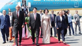 Toàn cảnh lễ đón Chủ tịch nước Lương Cường và Phu nhân tại sân bay quốc tế Cairo